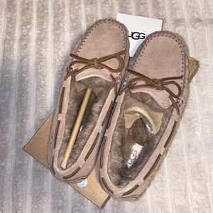 NEVER WORN! WOMENS UGG DAKOTA MOCCASINS